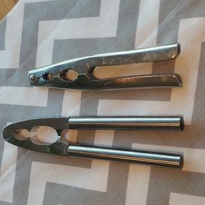 * Nutcrackers Walnut, Seafood Crab Plier, set of 2, Like New